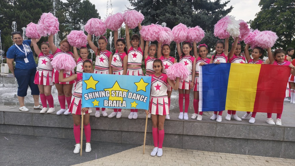Popa Gabriela cu echipa de majorete Shining Star Brăila